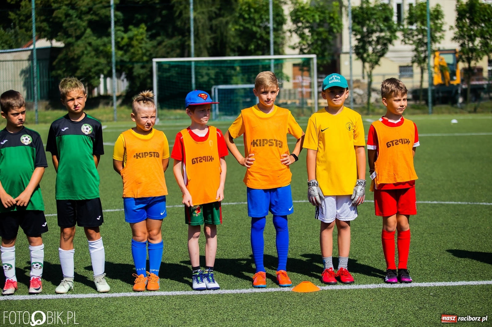 Zdjęcie w galerii na portalu naszraciborz.pl: Powiatowy turniej piłki nożnej na boisku SP 4 wiadomości z regionu