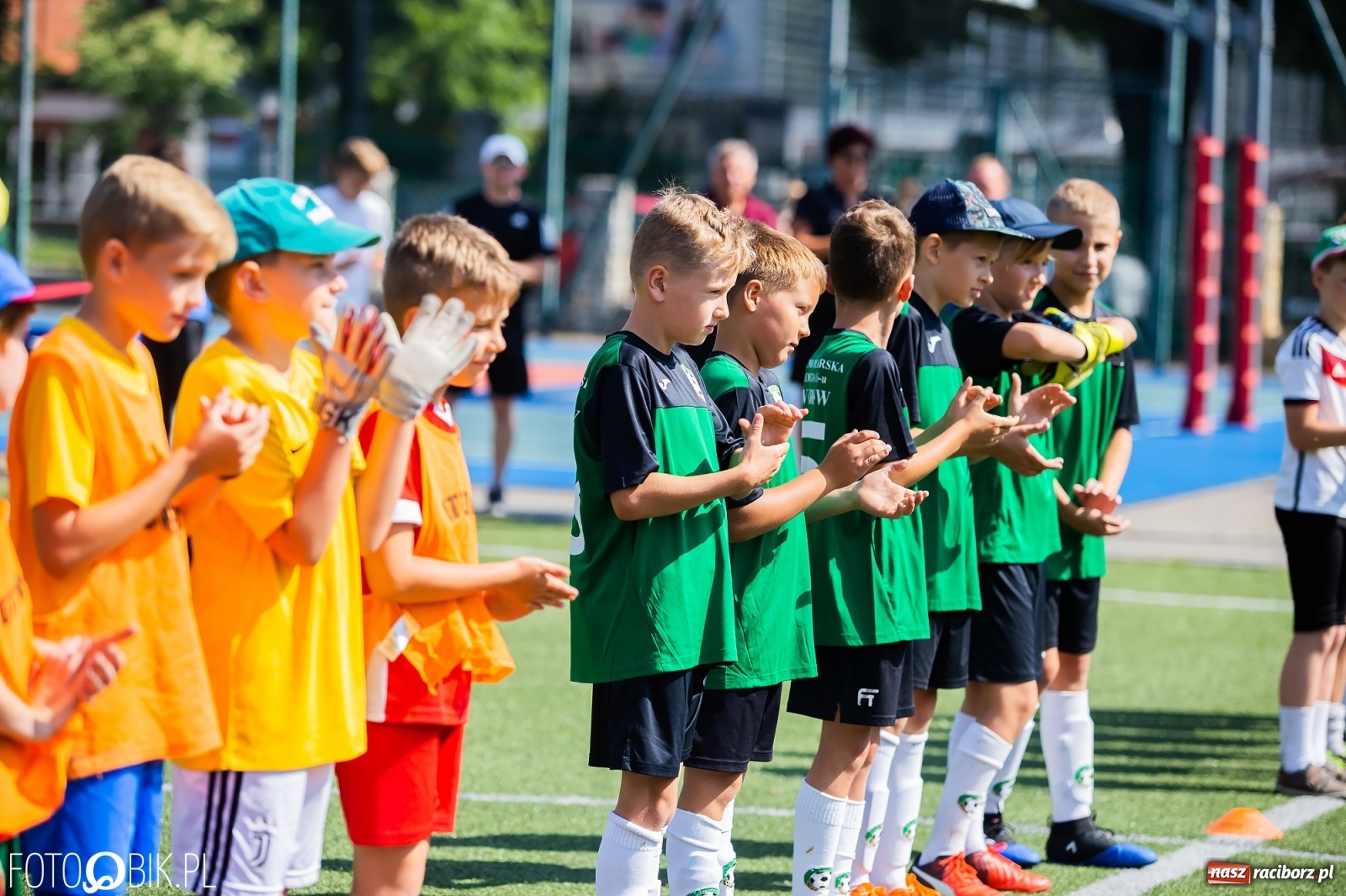 Zdjęcie w galerii na portalu naszraciborz.pl: Powiatowy turniej piłki nożnej na boisku SP 4 wiadomości z regionu