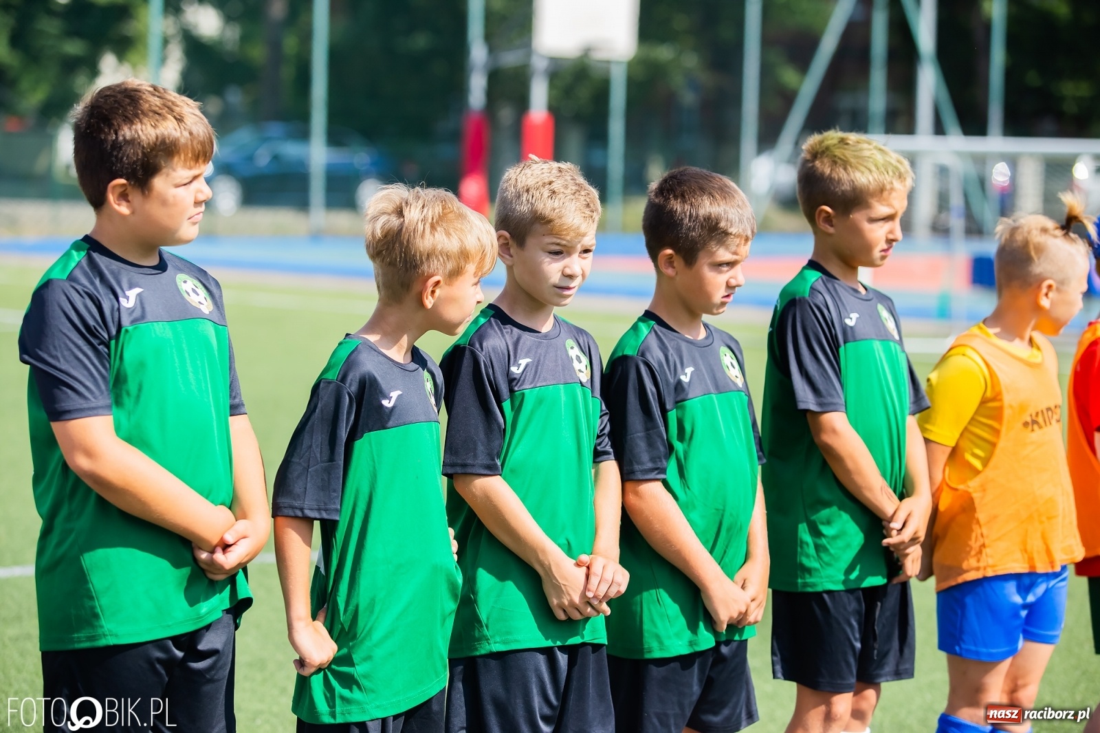 Zdjęcie w galerii na portalu naszraciborz.pl: Powiatowy turniej piłki nożnej na boisku SP 4 wiadomości z regionu