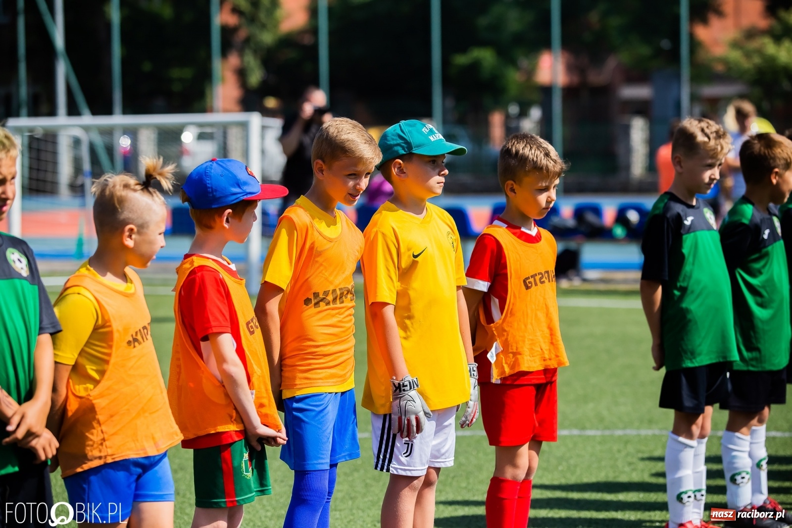 Zdjęcie w galerii na portalu naszraciborz.pl: Powiatowy turniej piłki nożnej na boisku SP 4 wiadomości z regionu