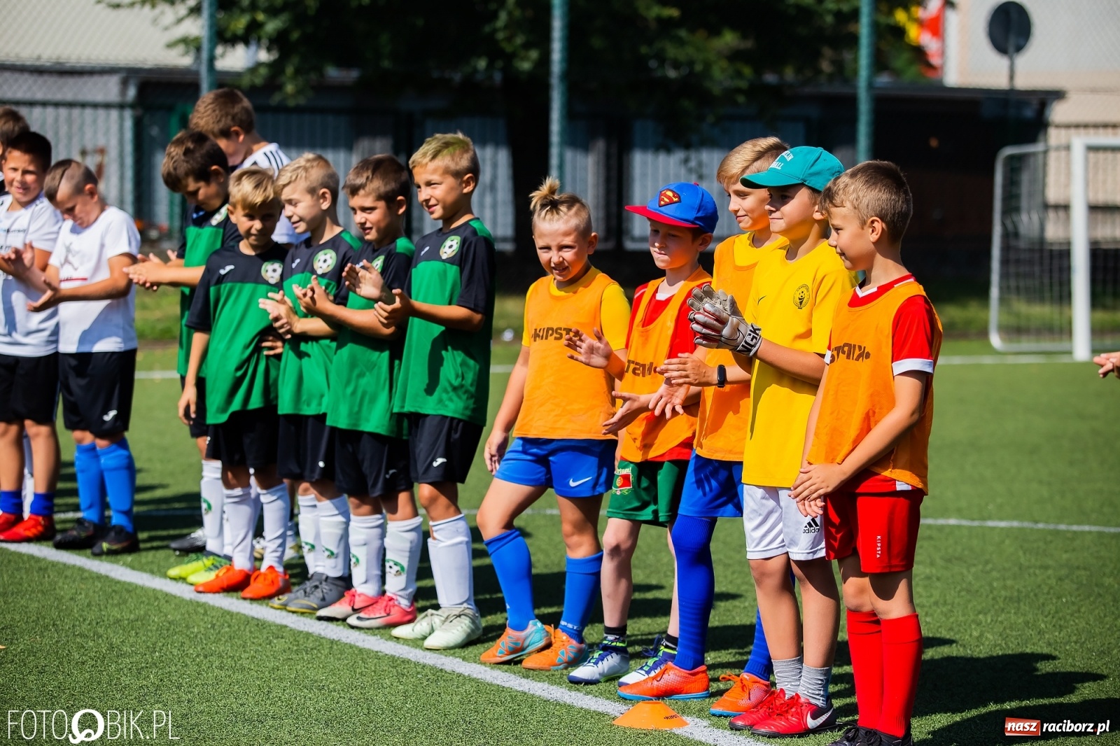 Zdjęcie w galerii na portalu naszraciborz.pl: Powiatowy turniej piłki nożnej na boisku SP 4 wiadomości z regionu