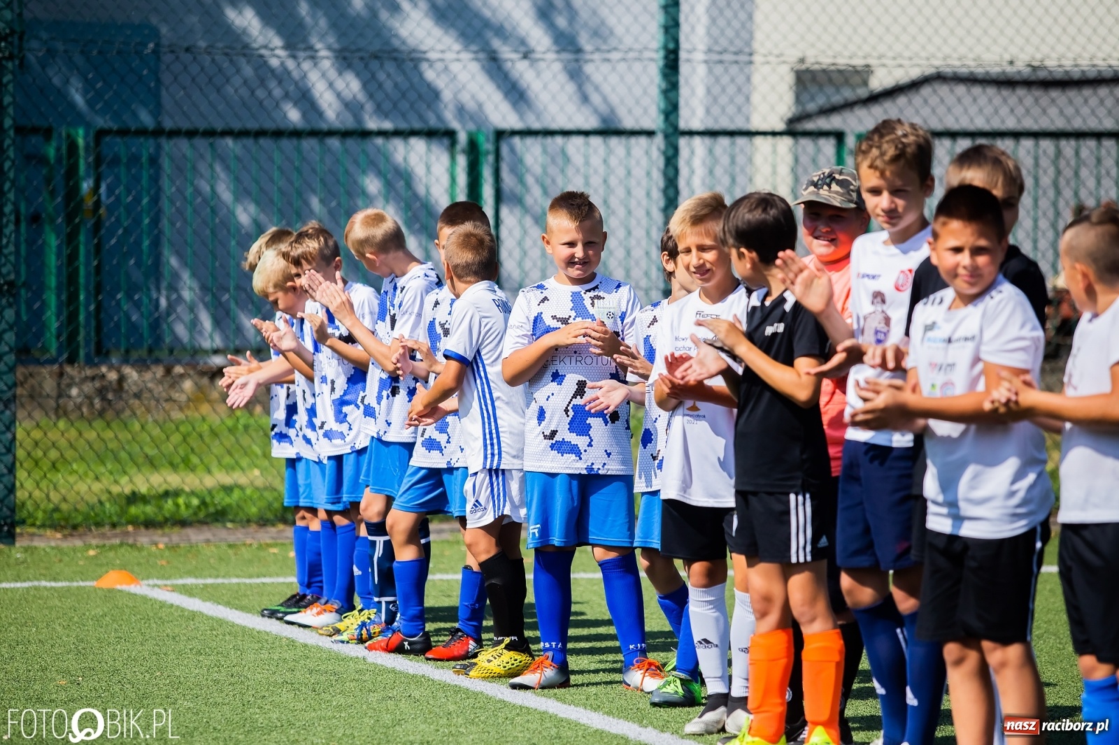 Zdjęcie w galerii na portalu naszraciborz.pl: Powiatowy turniej piłki nożnej na boisku SP 4 wiadomości z regionu