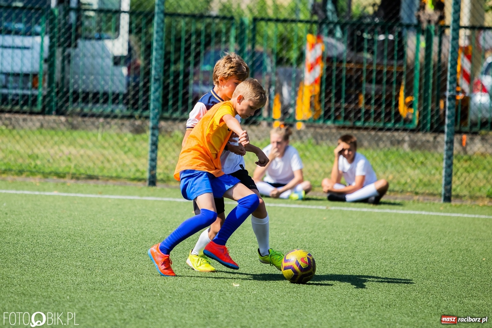 Zdjęcie w galerii na portalu naszraciborz.pl: Powiatowy turniej piłki nożnej na boisku SP 4 wiadomości z regionu
