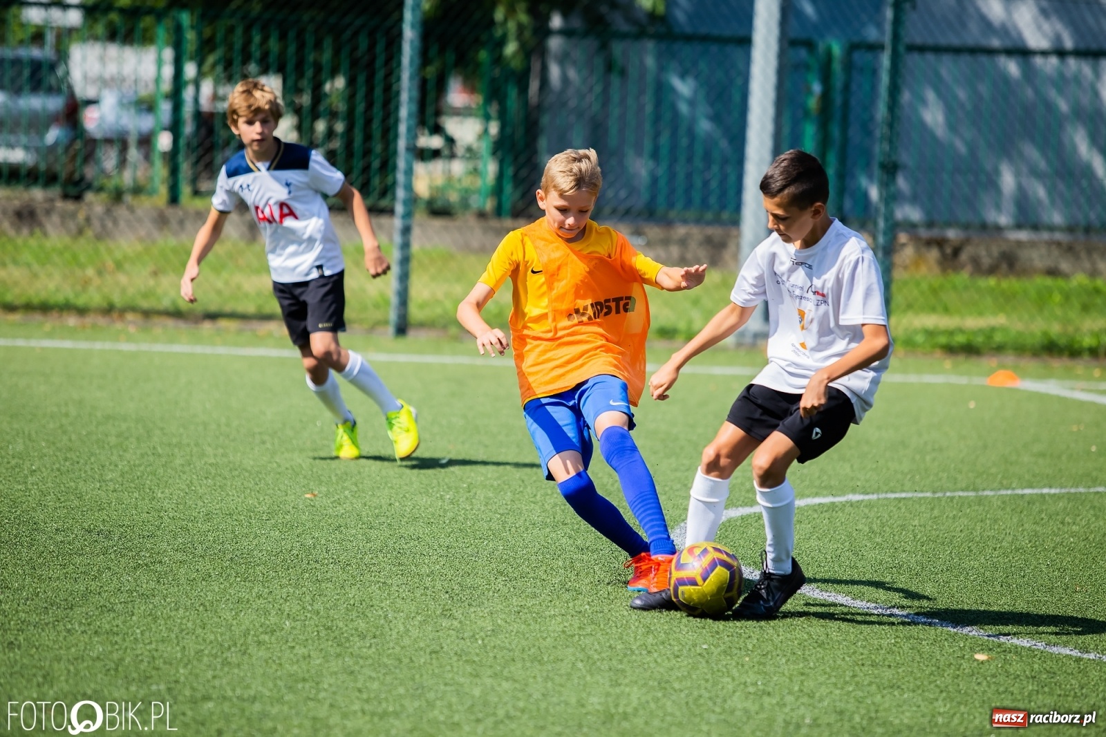 Zdjęcie w galerii na portalu naszraciborz.pl: Powiatowy turniej piłki nożnej na boisku SP 4 wiadomości z regionu