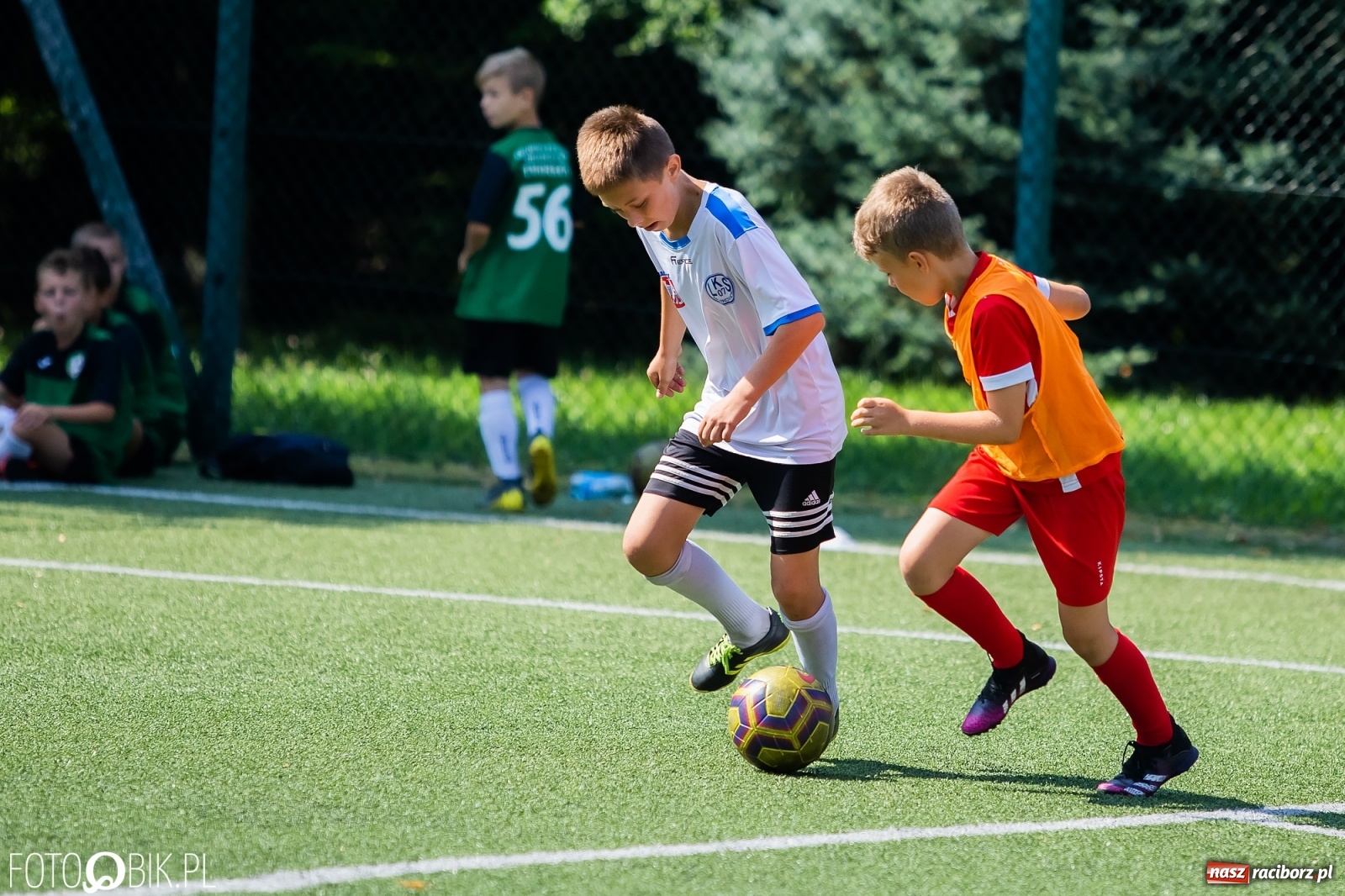 Zdjęcie w galerii na portalu naszraciborz.pl: Powiatowy turniej piłki nożnej na boisku SP 4 wiadomości z regionu