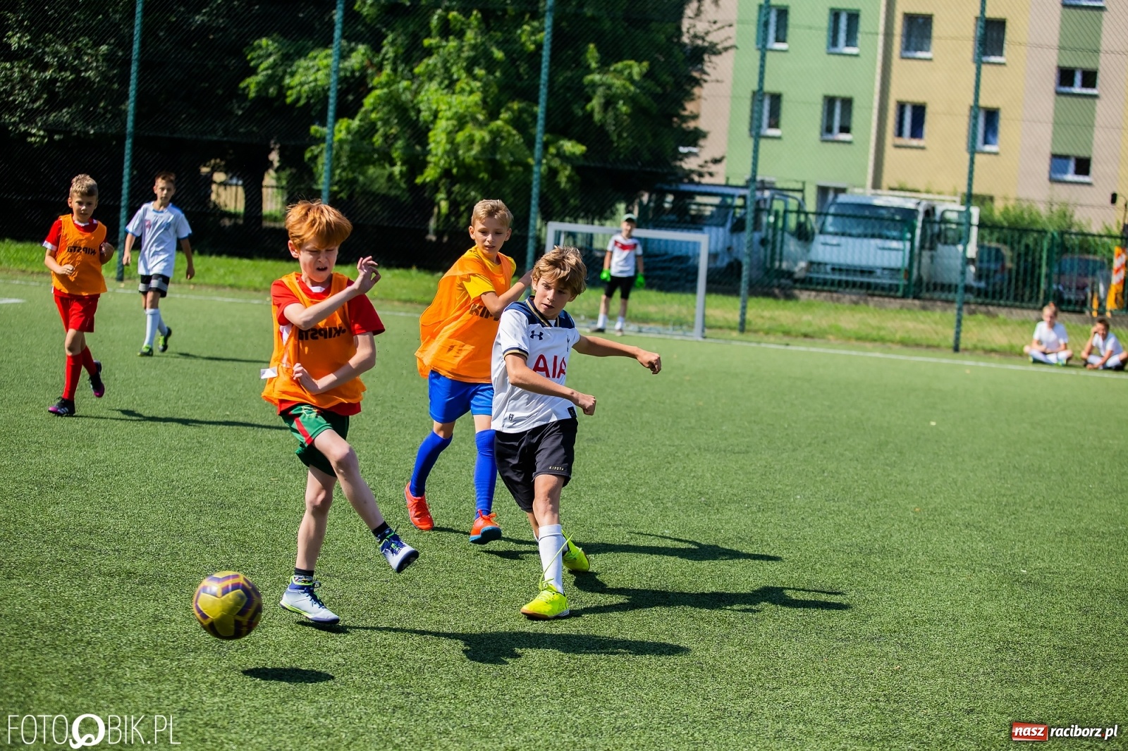 Zdjęcie w galerii na portalu naszraciborz.pl: Powiatowy turniej piłki nożnej na boisku SP 4 wiadomości z regionu