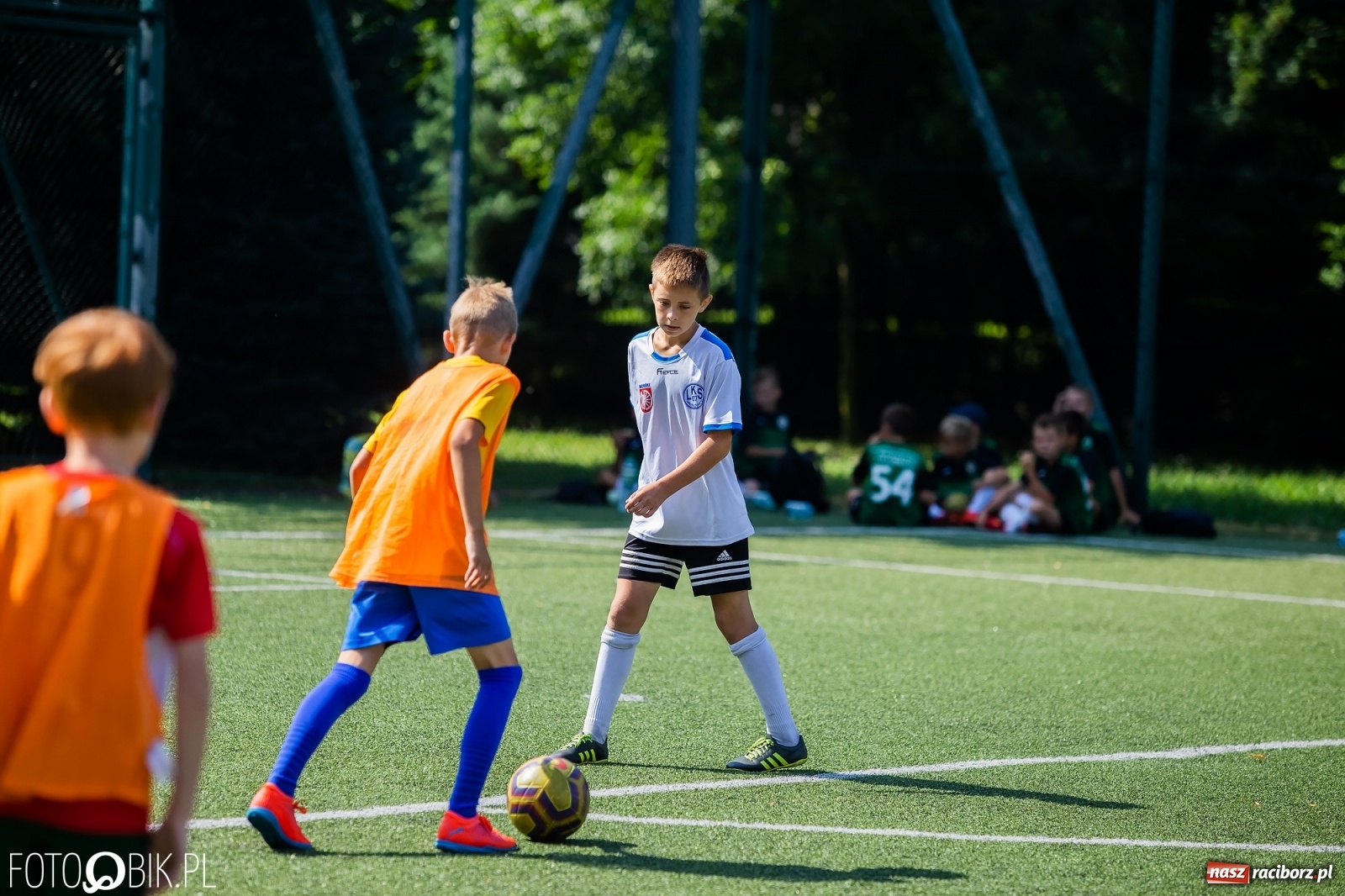 Zdjęcie w galerii na portalu naszraciborz.pl: Powiatowy turniej piłki nożnej na boisku SP 4 wiadomości z regionu