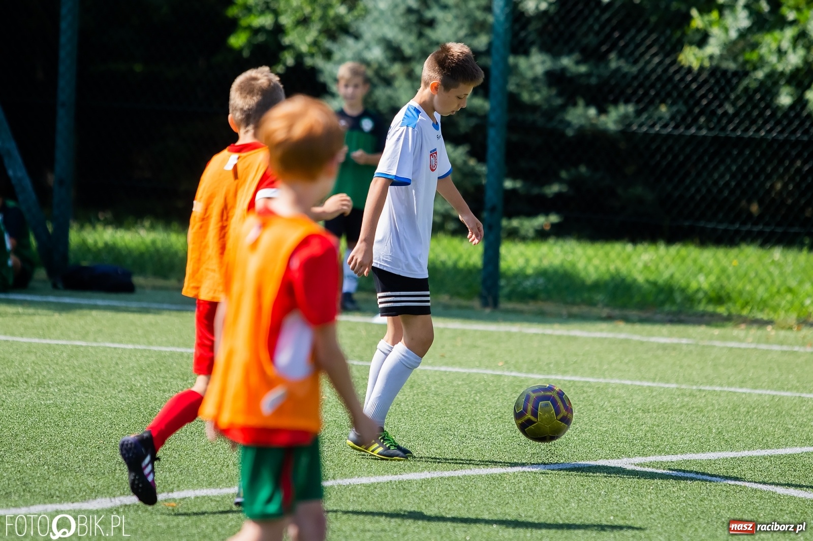 Zdjęcie w galerii na portalu naszraciborz.pl: Powiatowy turniej piłki nożnej na boisku SP 4 wiadomości z regionu