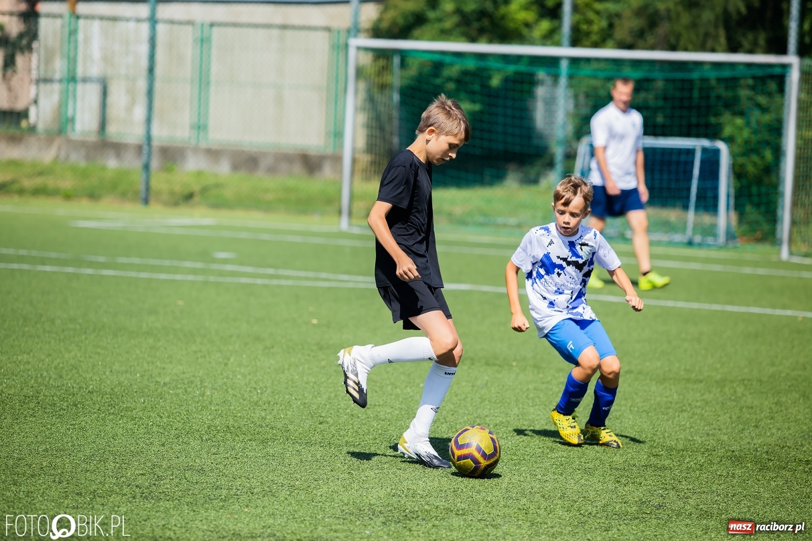 Zdjęcie w galerii na portalu naszraciborz.pl: Powiatowy turniej piłki nożnej na boisku SP 4 wiadomości z regionu