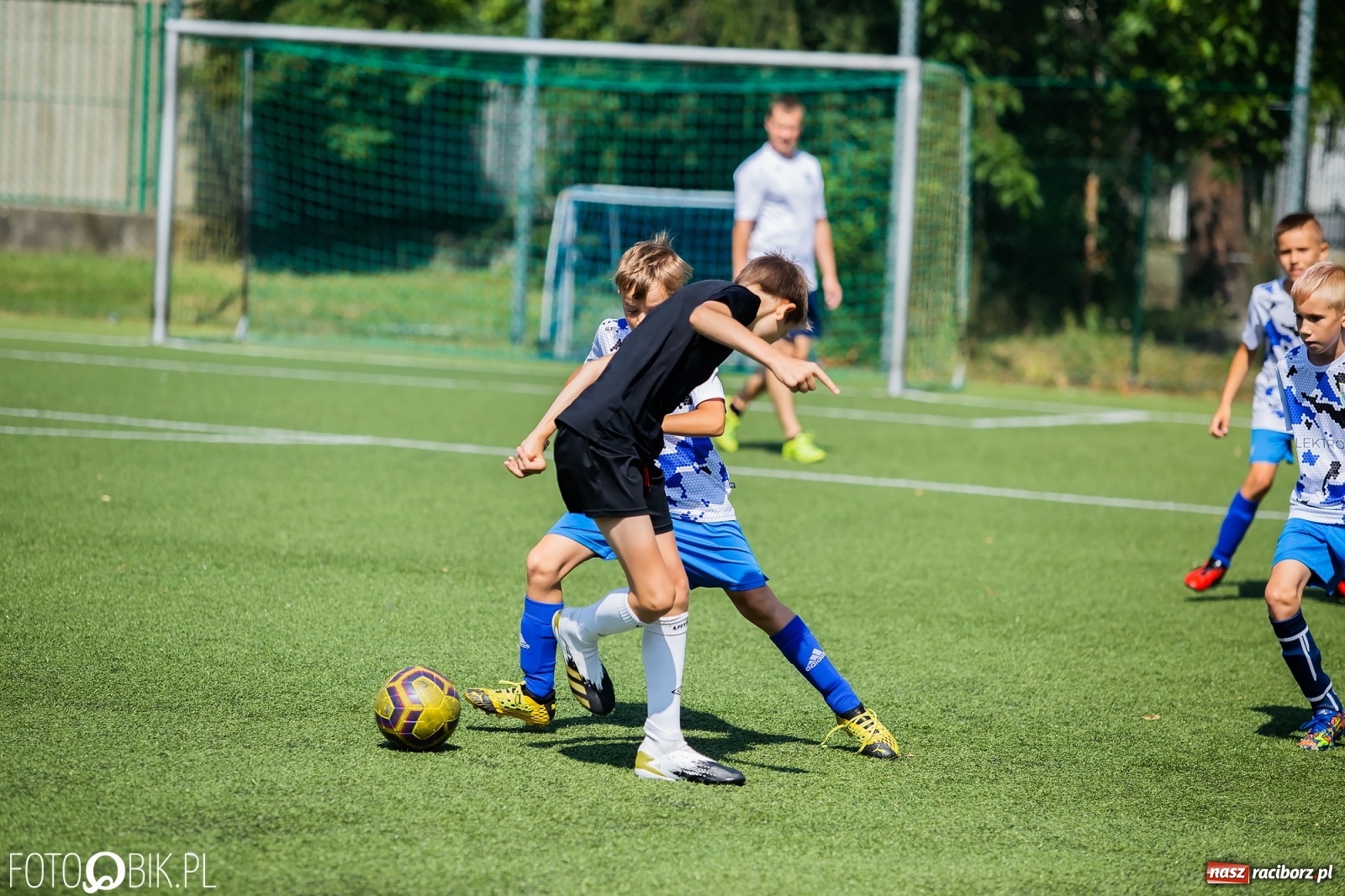 Zdjęcie w galerii na portalu naszraciborz.pl: Powiatowy turniej piłki nożnej na boisku SP 4 wiadomości z regionu