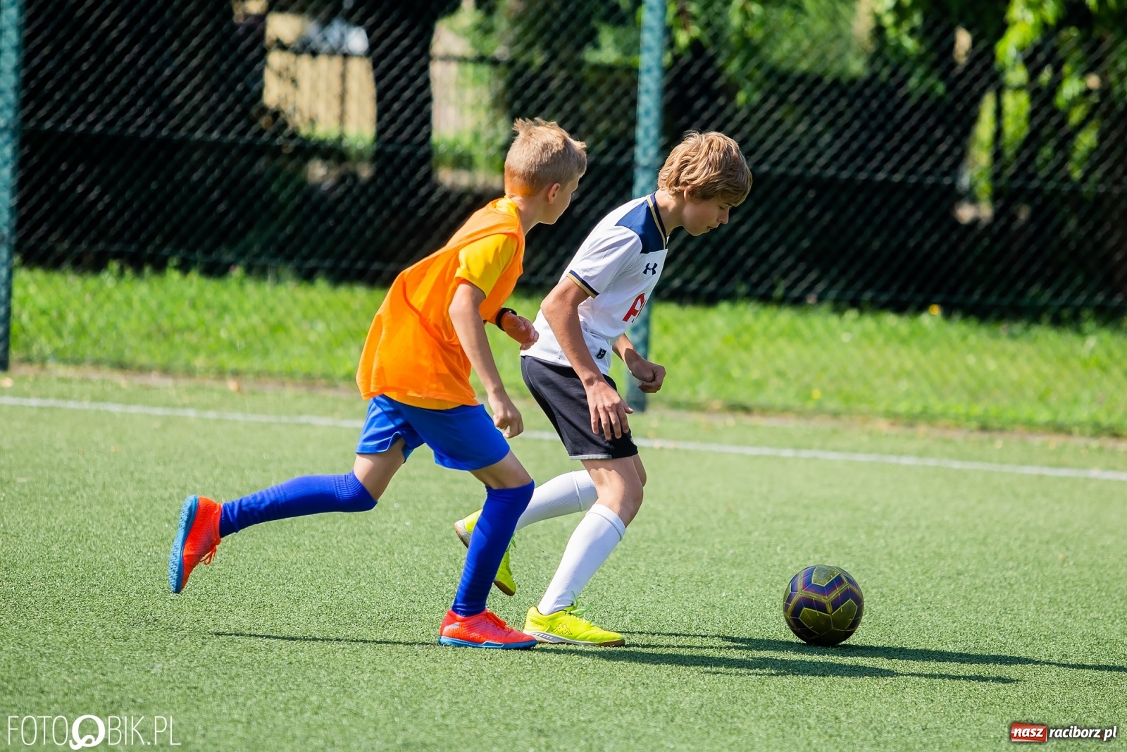 Zdjęcie w galerii na portalu naszraciborz.pl: Powiatowy turniej piłki nożnej na boisku SP 4 wiadomości z regionu