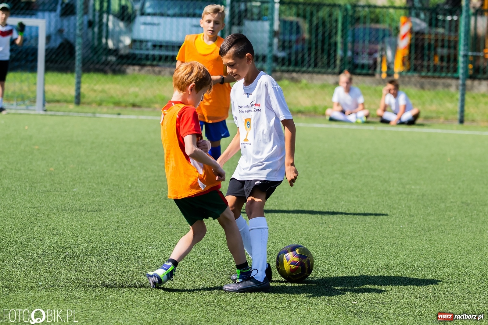 Zdjęcie w galerii na portalu naszraciborz.pl: Powiatowy turniej piłki nożnej na boisku SP 4 wiadomości z regionu