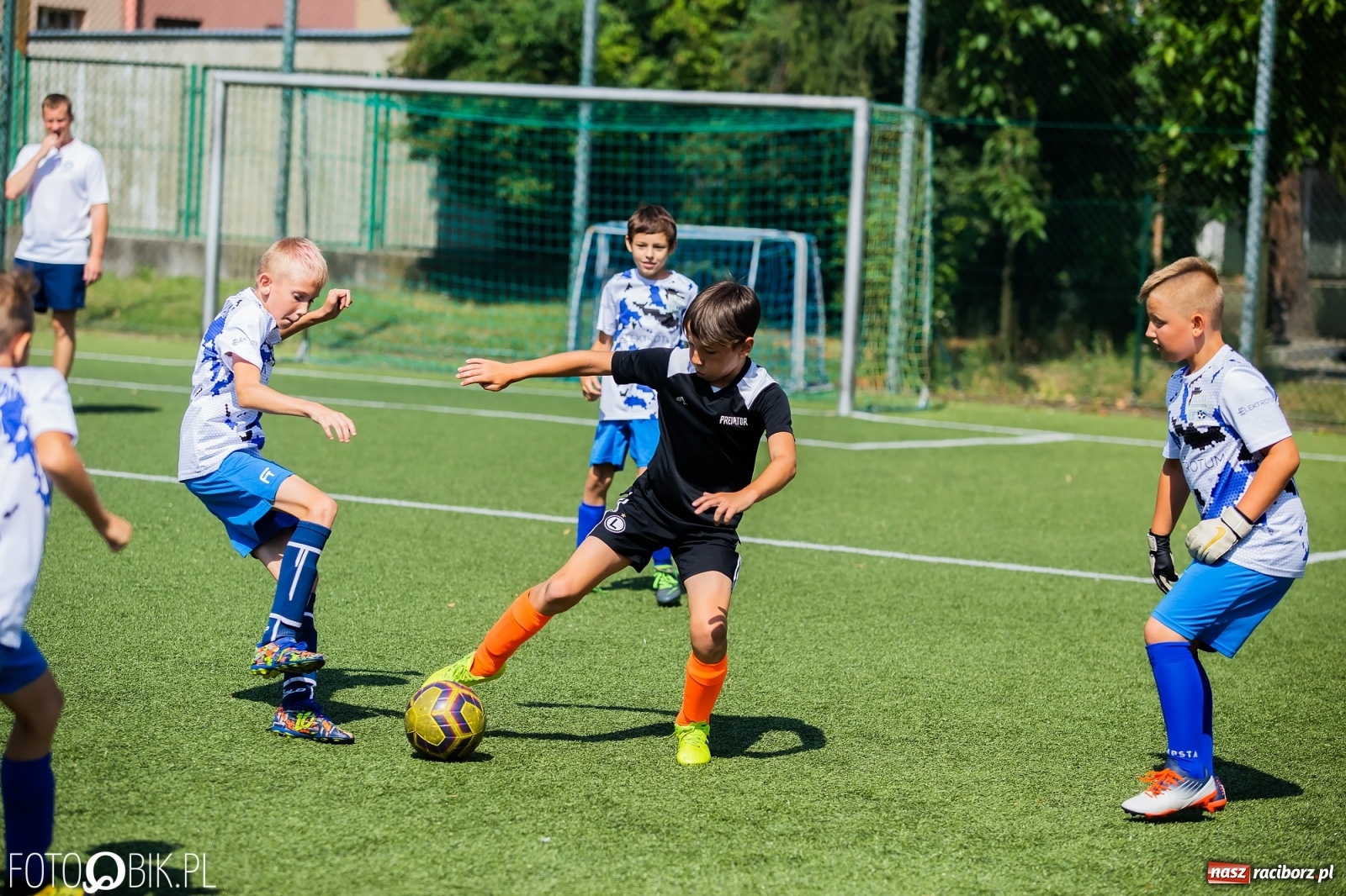 Zdjęcie w galerii na portalu naszraciborz.pl: Powiatowy turniej piłki nożnej na boisku SP 4 wiadomości z regionu