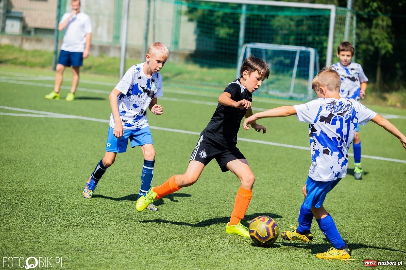 Zdjęcie w galerii na portalu naszraciborz.pl: Powiatowy turniej piłki nożnej na boisku SP 4 wiadomości z regionu