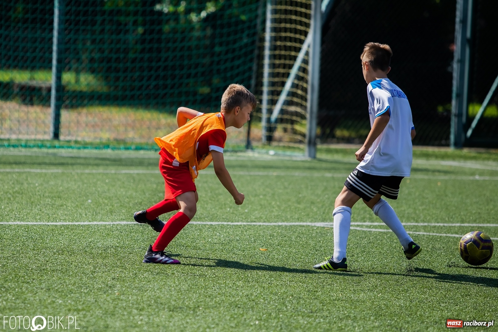 Zdjęcie w galerii na portalu naszraciborz.pl: Powiatowy turniej piłki nożnej na boisku SP 4 wiadomości z regionu