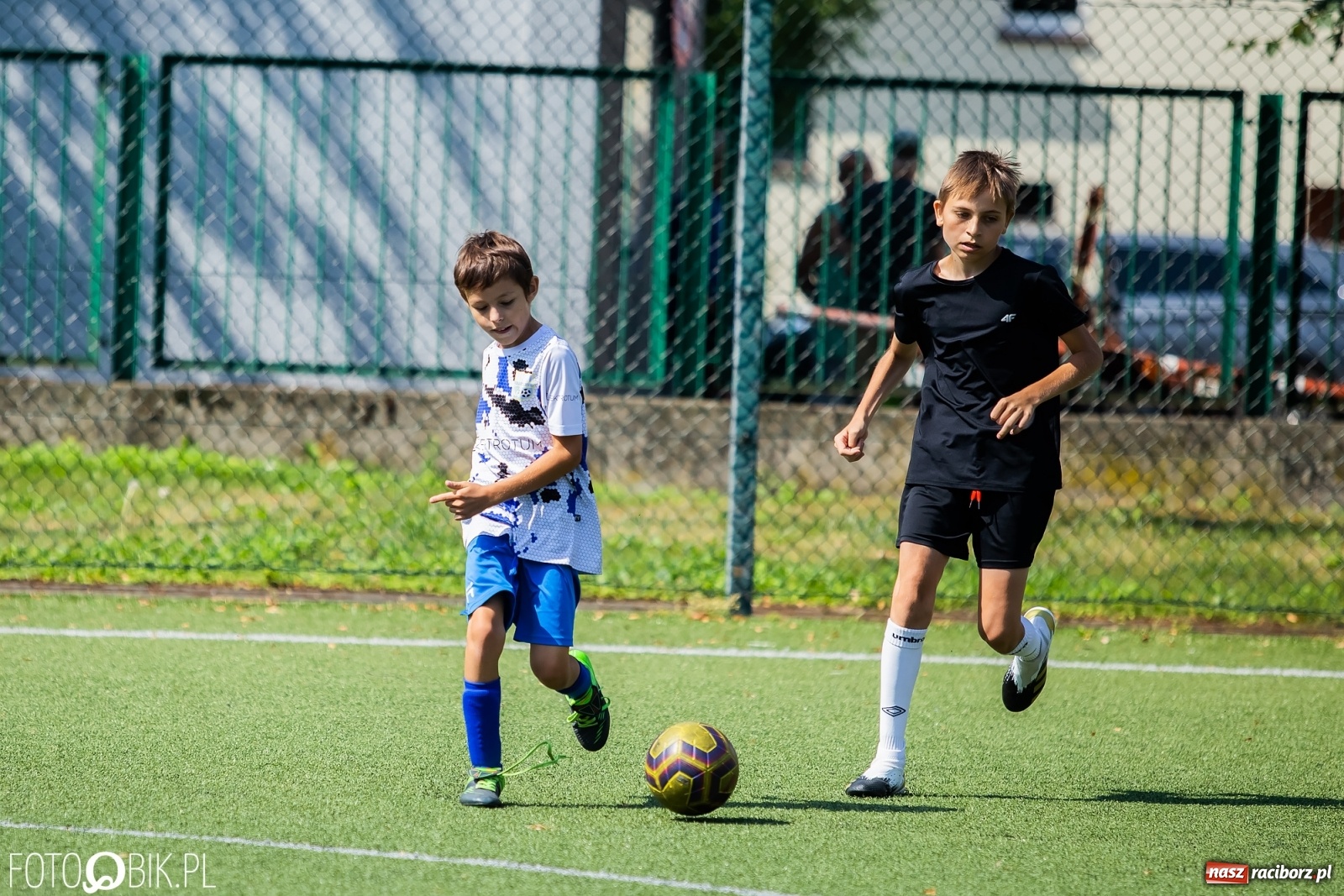 Zdjęcie w galerii na portalu naszraciborz.pl: Powiatowy turniej piłki nożnej na boisku SP 4 wiadomości z regionu