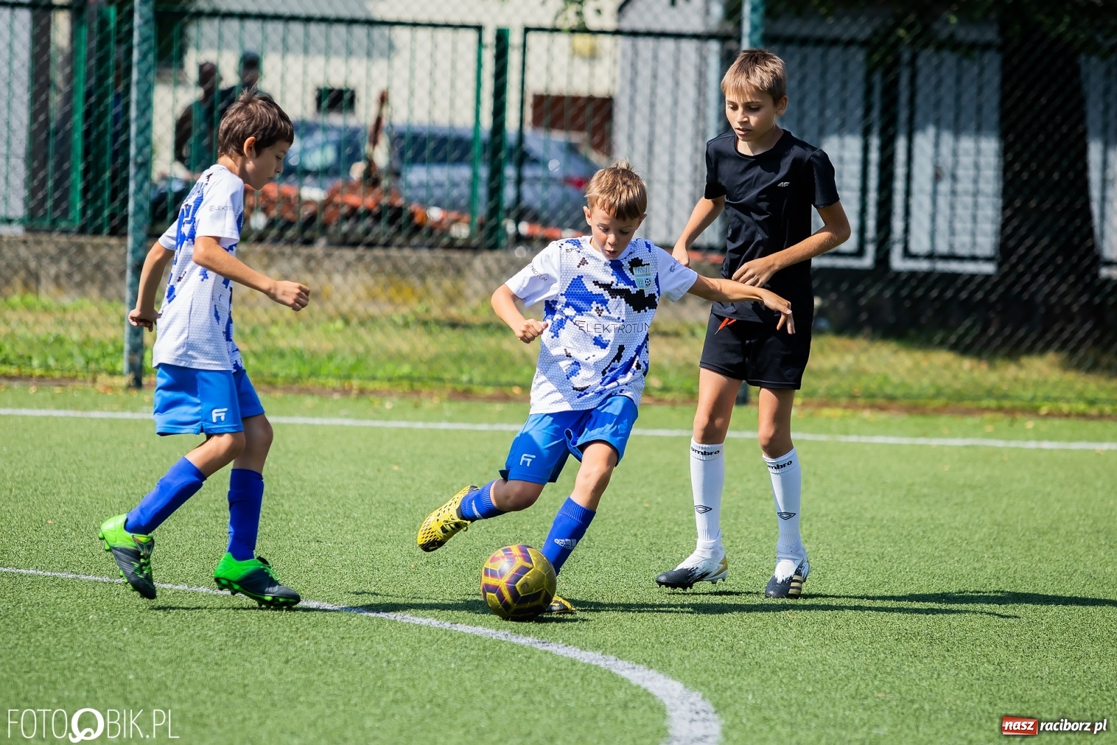 Zdjęcie w galerii na portalu naszraciborz.pl: Powiatowy turniej piłki nożnej na boisku SP 4 wiadomości z regionu