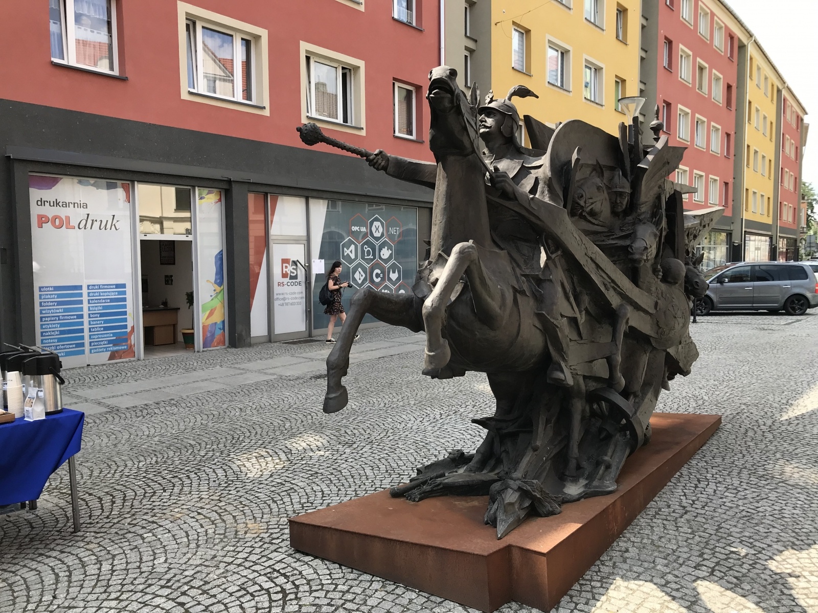 Zdjęcie w galerii na portalu naszraciborz.pl: W Raciborzu stanął pomnik króla Jana III Sobieskiego [FOTO i WIDEO] wiadomości z regionu