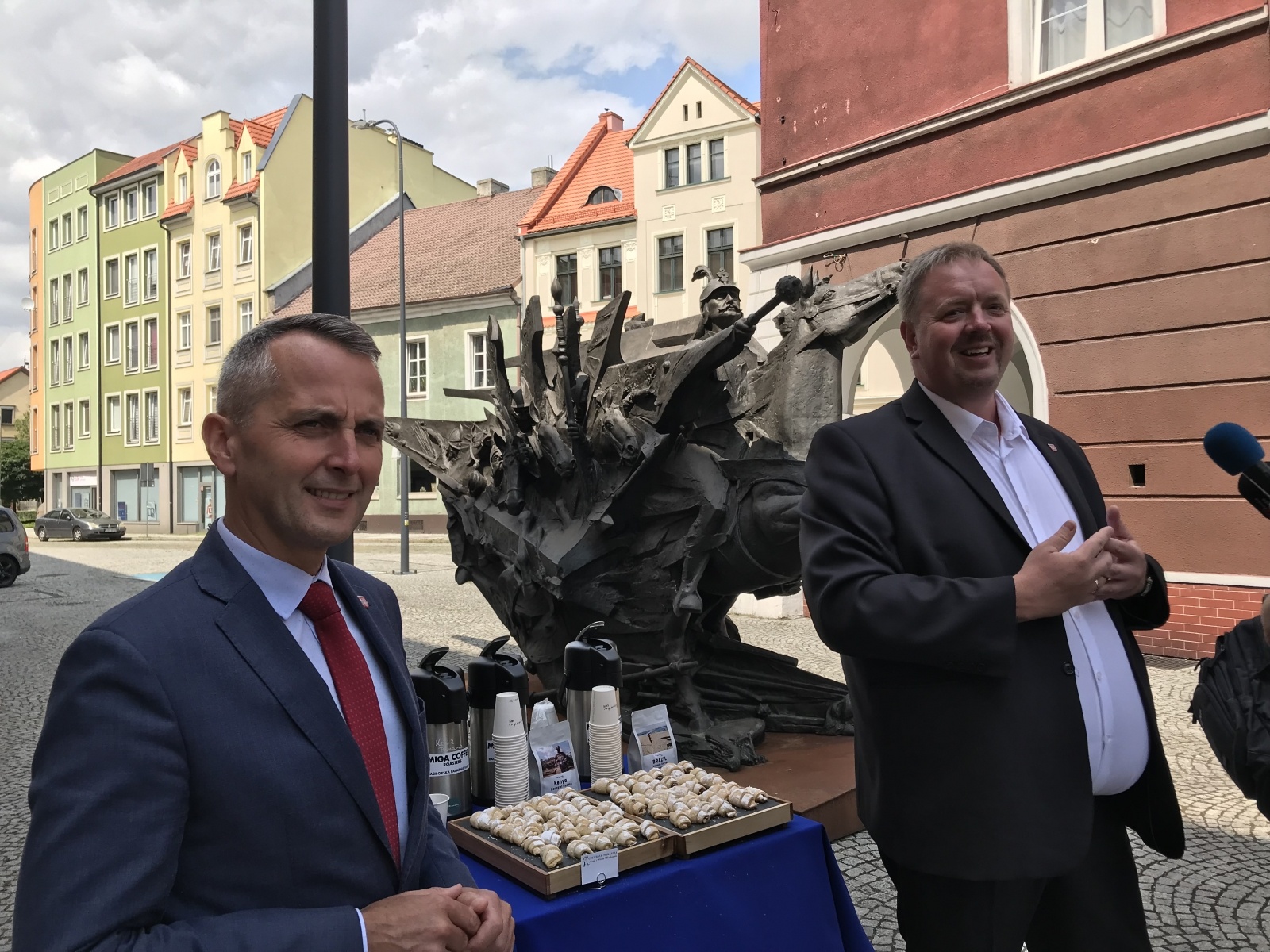 Zdjęcie w galerii na portalu naszraciborz.pl: W Raciborzu stanął pomnik króla Jana III Sobieskiego [FOTO i WIDEO] wiadomości z regionu