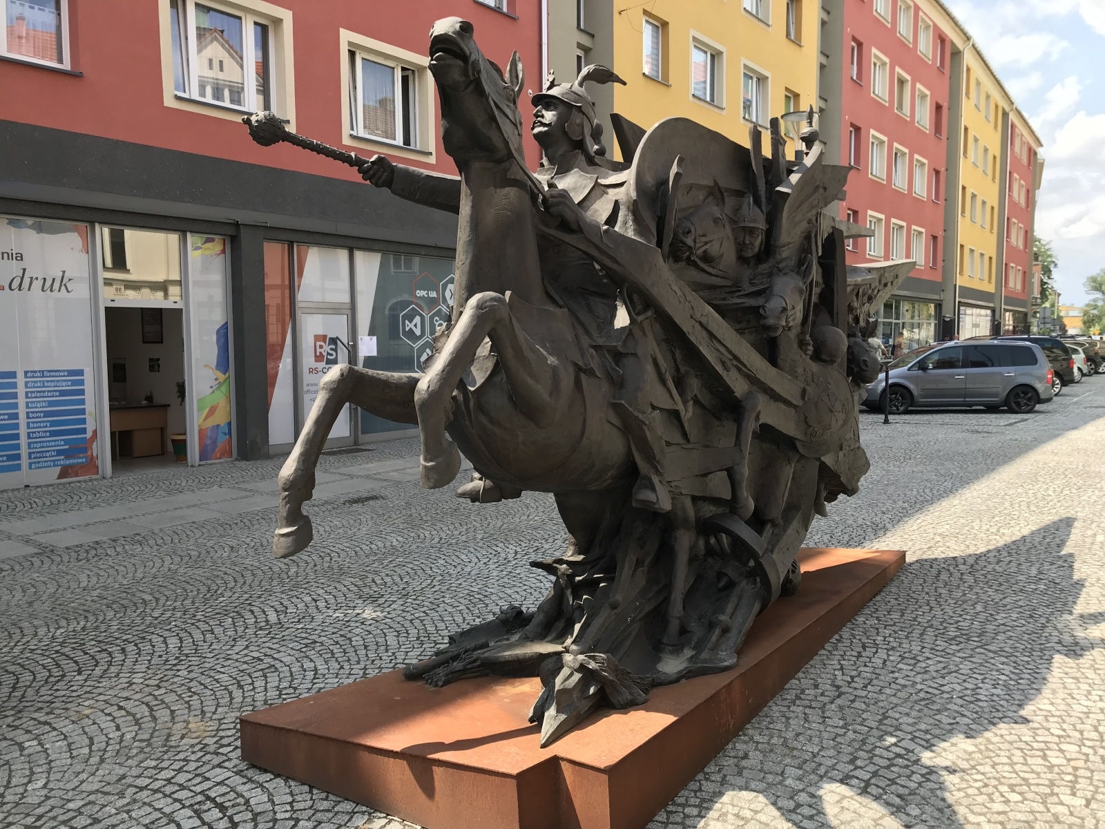 Zdjęcie w galerii na portalu naszraciborz.pl: W Raciborzu stanął pomnik króla Jana III Sobieskiego [FOTO i WIDEO] wiadomości z regionu