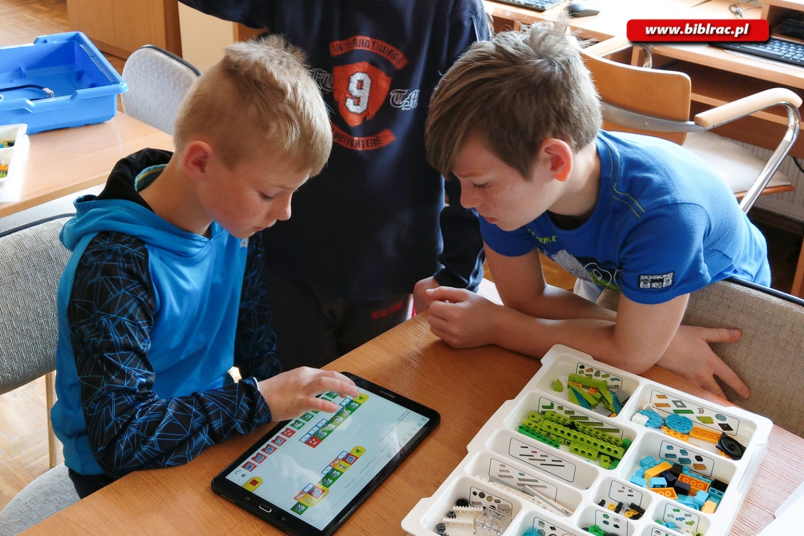 Zdjęcie w galerii na portalu naszraciborz.pl: Łaziki z misji NASA w bibliotece – trwają zapisy! wiadomości z regionu