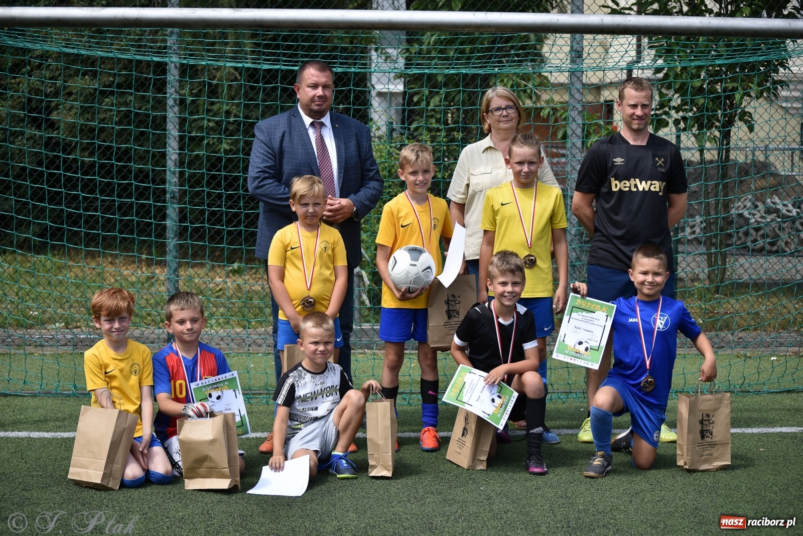 Zdjęcie w galerii na portalu naszraciborz.pl: Piłkarskie powiatowe EURO za nami. Medale rozdane [FOTO] wiadomości z regionu