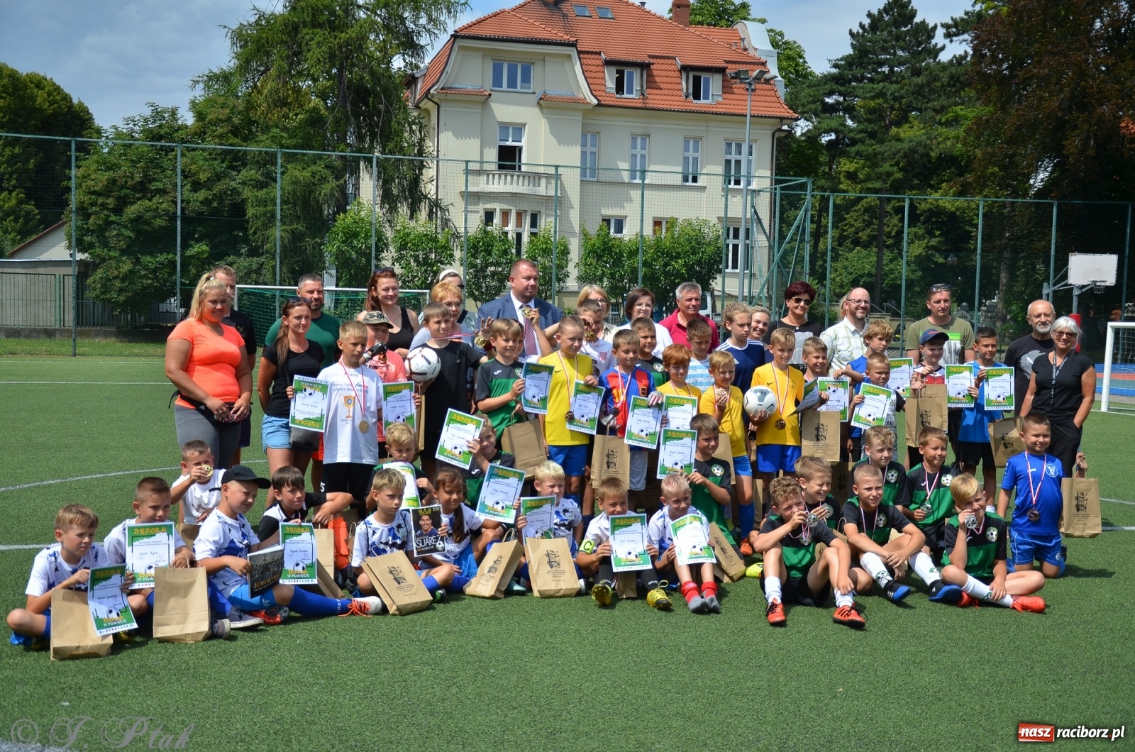 Zdjęcie w galerii na portalu naszraciborz.pl: Piłkarskie powiatowe EURO za nami. Medale rozdane [FOTO] wiadomości z regionu