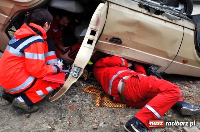 Zdjęcie w galerii na portalu naszraciborz.pl: Wypadek na podwórku PSP wiadomości z regionu