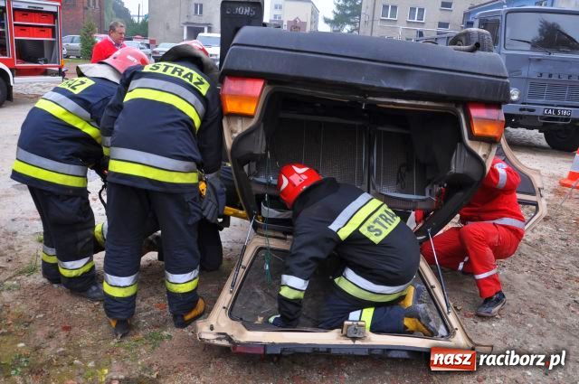 Zdjęcie w galerii na portalu naszraciborz.pl: Wypadek na podwórku PSP wiadomości z regionu