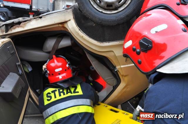 Zdjęcie w galerii na portalu naszraciborz.pl: Wypadek na podwórku PSP wiadomości z regionu