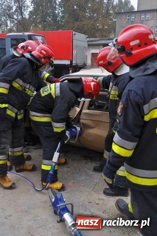 Zdjęcie w galerii na portalu naszraciborz.pl: Wypadek na podwórku PSP wiadomości z regionu