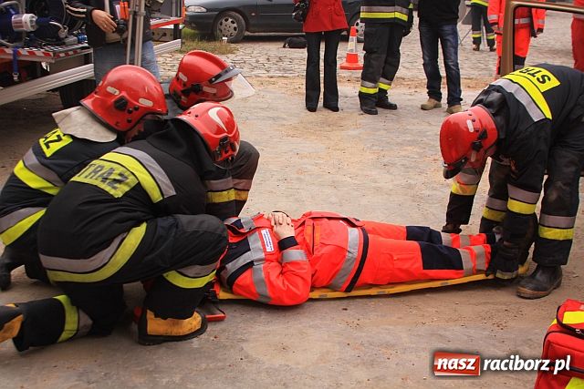 Zdjęcie w galerii na portalu naszraciborz.pl: Wypadek na podwórku PSP wiadomości z regionu
