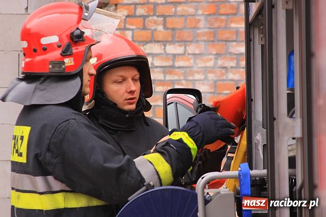 Zdjęcie w galerii na portalu naszraciborz.pl: Wypadek na podwórku PSP wiadomości z regionu