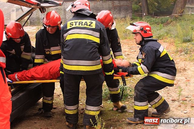 Zdjęcie w galerii na portalu naszraciborz.pl: Wypadek na podwórku PSP wiadomości z regionu