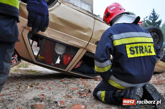Zdjęcie w galerii na portalu naszraciborz.pl: Wypadek na podwórku PSP wiadomości z regionu