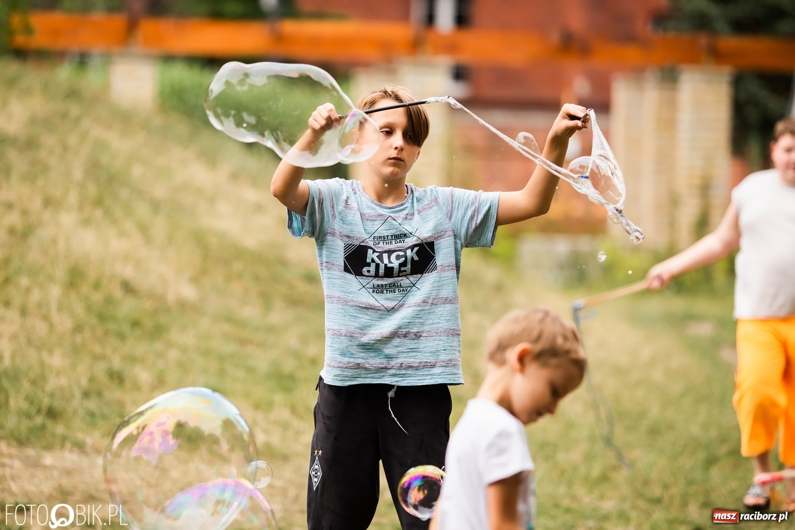 Zdjęcie w galerii na portalu naszraciborz.pl: Dzień baniek mydlanych w Parku Jordanowskim wiadomości z regionu