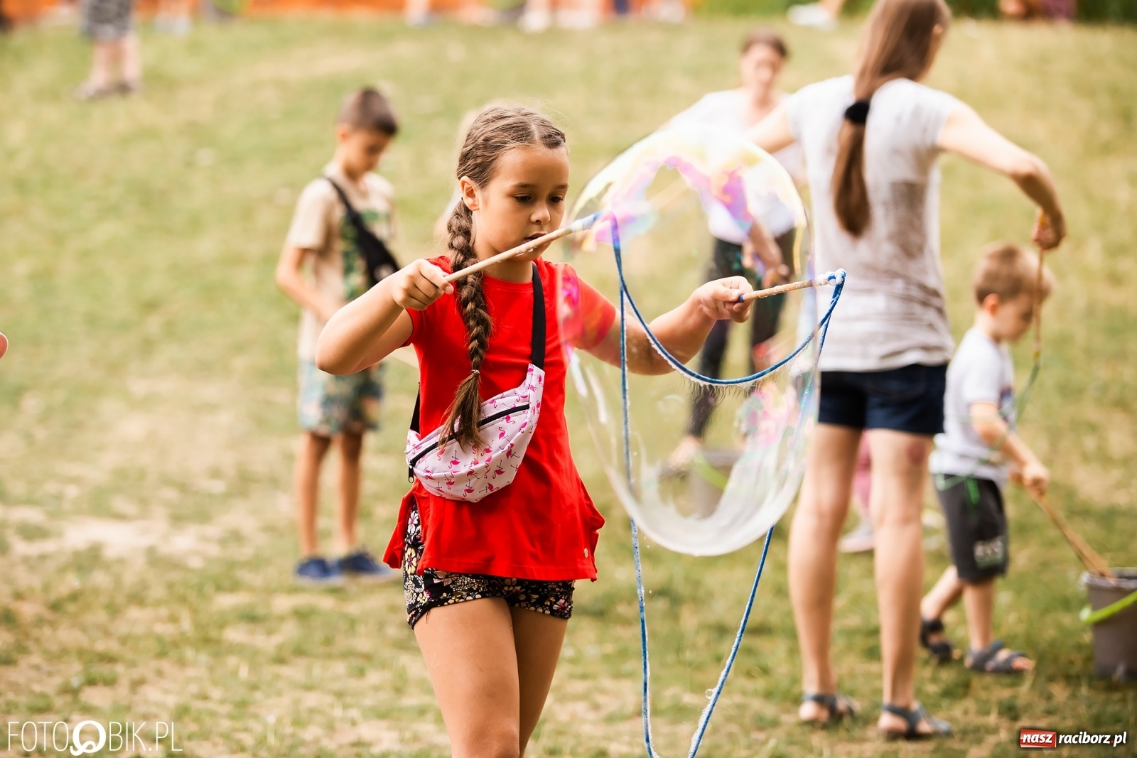 Zdjęcie w galerii na portalu naszraciborz.pl: Dzień baniek mydlanych w Parku Jordanowskim wiadomości z regionu