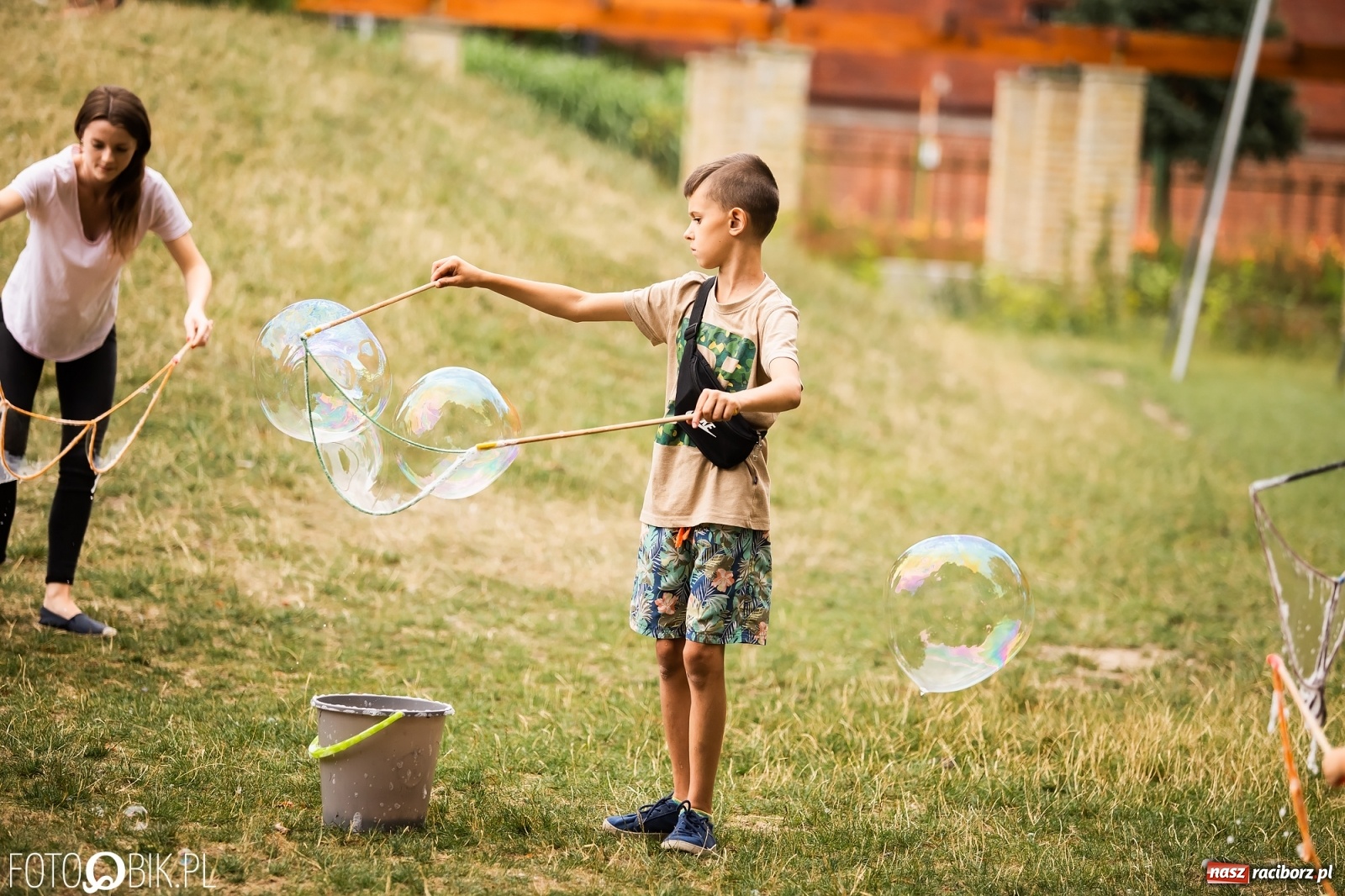 Zdjęcie w galerii na portalu naszraciborz.pl: Dzień baniek mydlanych w Parku Jordanowskim wiadomości z regionu