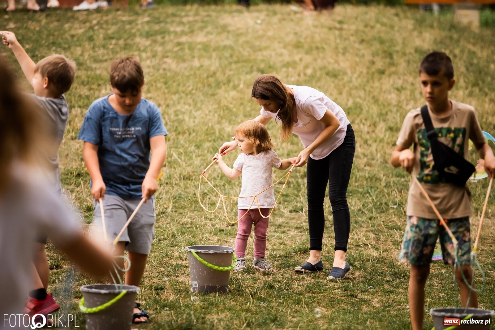 Zdjęcie w galerii na portalu naszraciborz.pl: Dzień baniek mydlanych w Parku Jordanowskim wiadomości z regionu