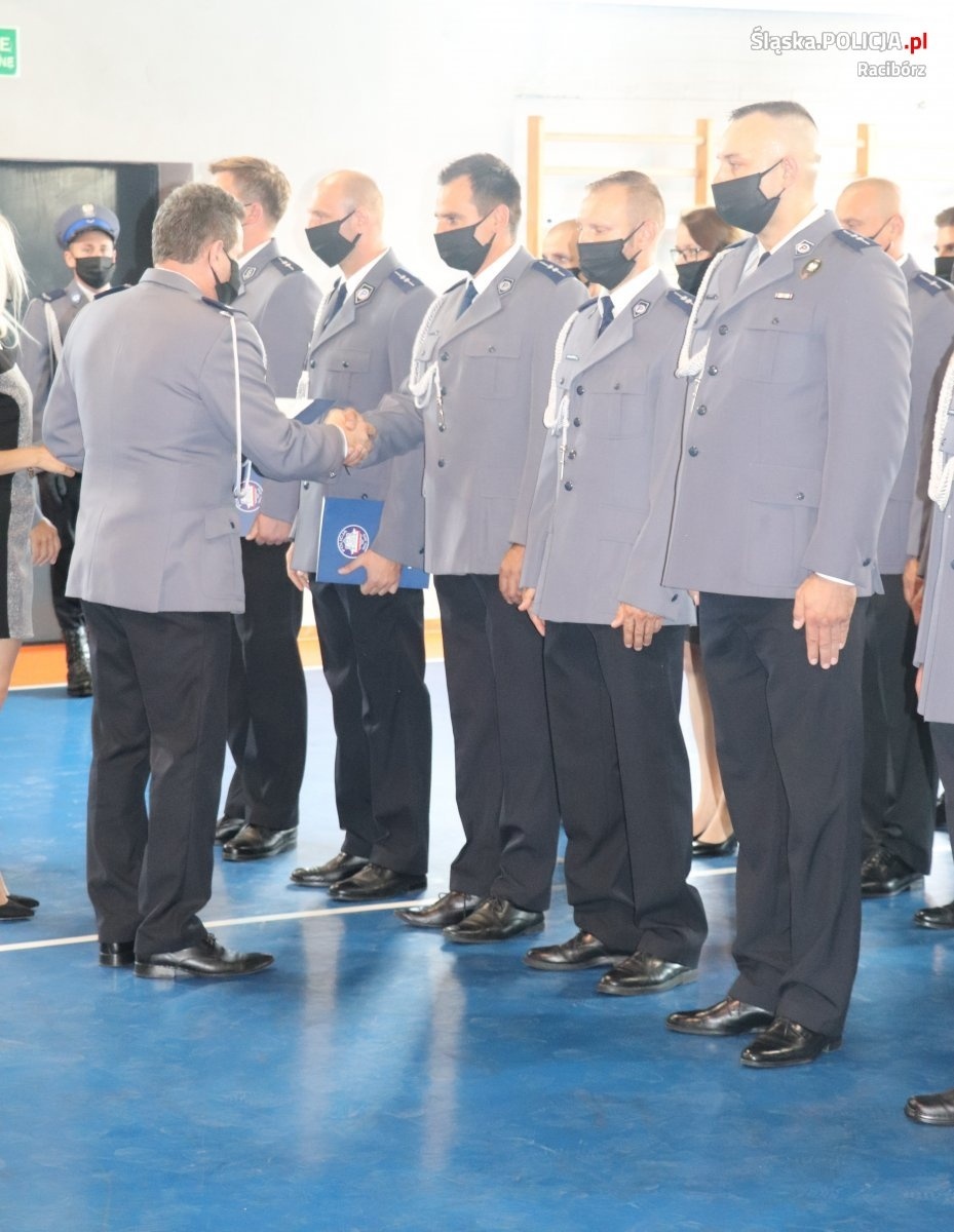 Zdjęcie w galerii na portalu naszraciborz.pl: Święto policji w raciborskiej komendzie wiadomości z regionu