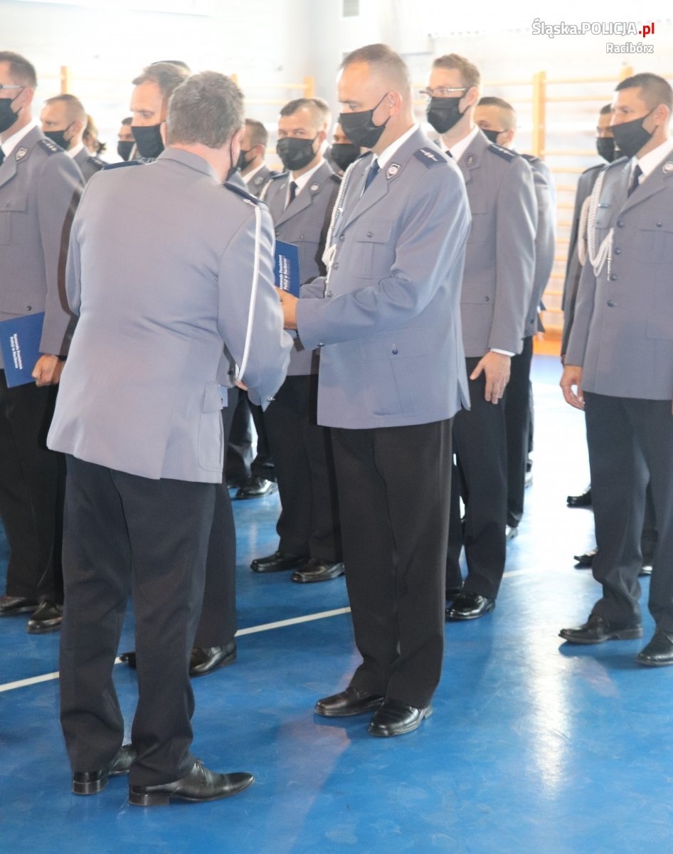 Zdjęcie w galerii na portalu naszraciborz.pl: Święto policji w raciborskiej komendzie wiadomości z regionu