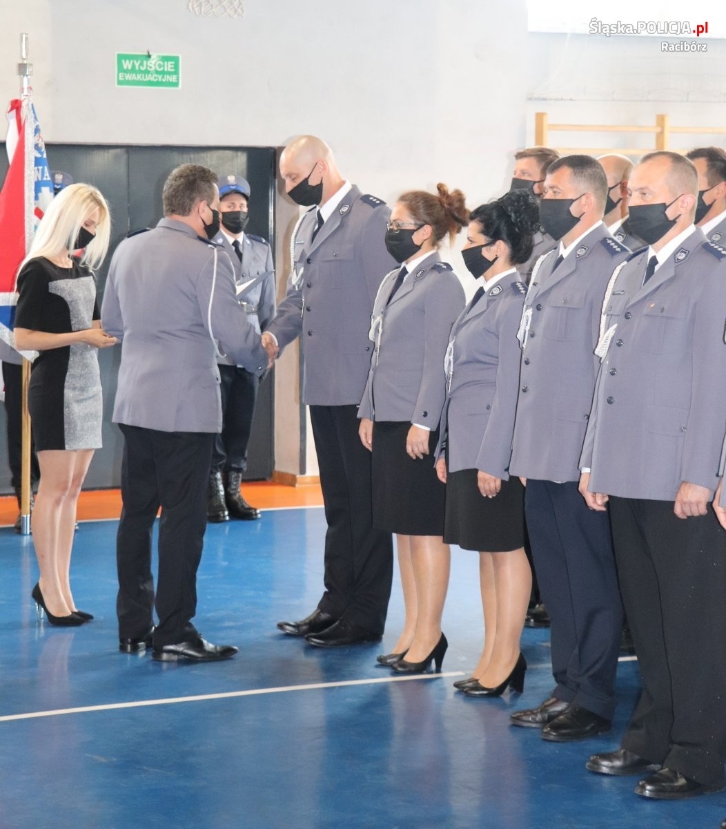Zdjęcie w galerii na portalu naszraciborz.pl: Święto policji w raciborskiej komendzie wiadomości z regionu