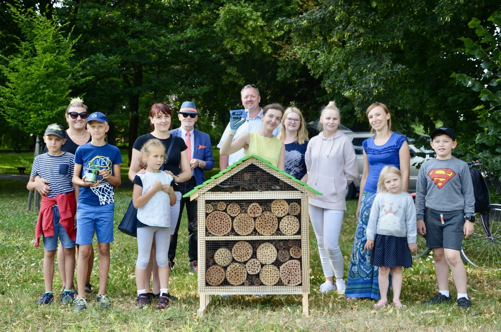 Zdjęcie w galerii na portalu naszraciborz.pl: Łąki kwietne w Raciborzu mają już hotele dla owadów wiadomości z regionu