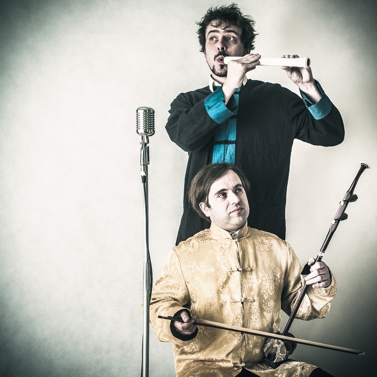 Zdjęcie w galerii na portalu naszraciborz.pl: Szalona lekcja muzyki na kilkanaście instrumentów w rękach wędrownych muzykantów wiadomości z regionu