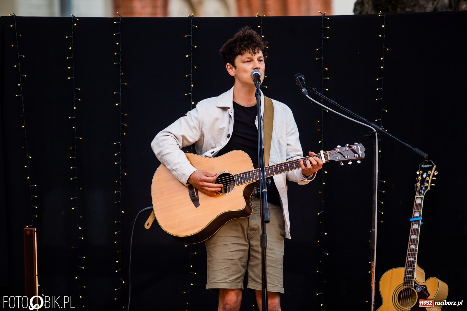 Zdjęcie w galerii na portalu naszraciborz.pl: Ed Sheeran Night na Zamku Piastowskim wiadomości z regionu