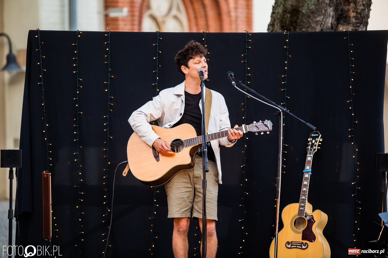 Zdjęcie w galerii na portalu naszraciborz.pl: Ed Sheeran Night na Zamku Piastowskim wiadomości z regionu