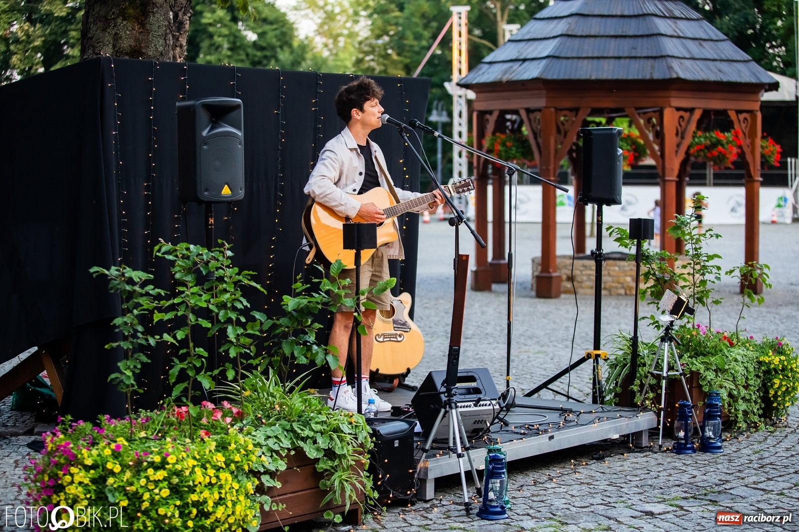 Zdjęcie w galerii na portalu naszraciborz.pl: Ed Sheeran Night na Zamku Piastowskim wiadomości z regionu
