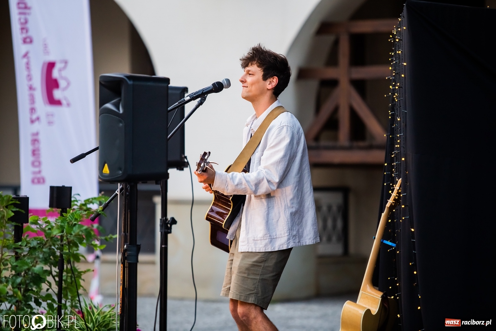 Zdjęcie w galerii na portalu naszraciborz.pl: Ed Sheeran Night na Zamku Piastowskim wiadomości z regionu