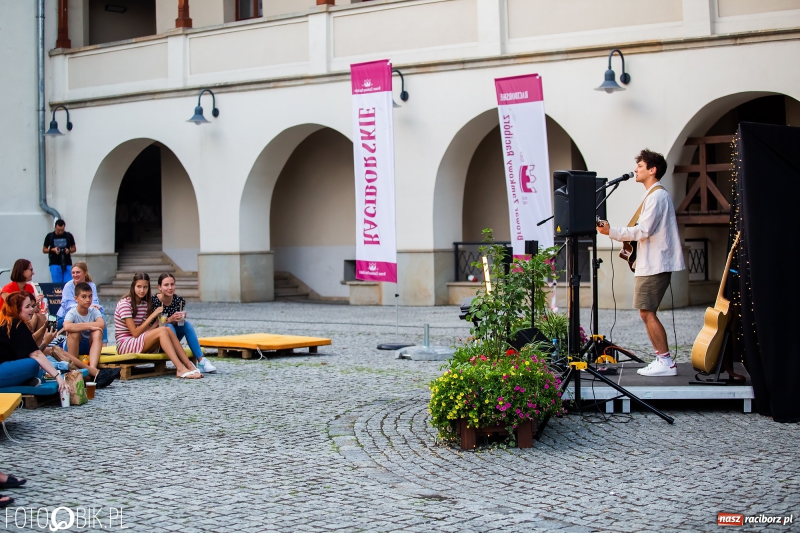 Zdjęcie w galerii na portalu naszraciborz.pl: Ed Sheeran Night na Zamku Piastowskim wiadomości z regionu