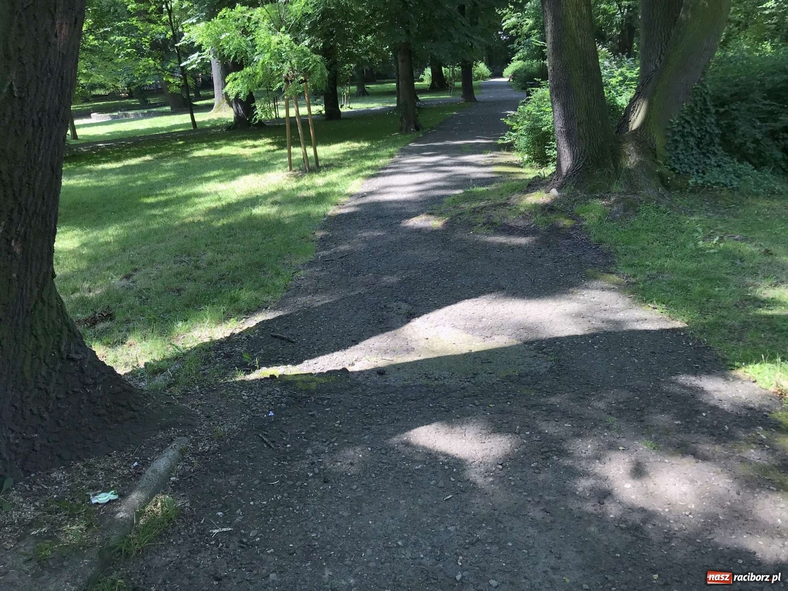 Zdjęcie w galerii na portalu naszraciborz.pl: Fuszerka czy brak kasy? Interwencja czytelnika wiadomości z regionu